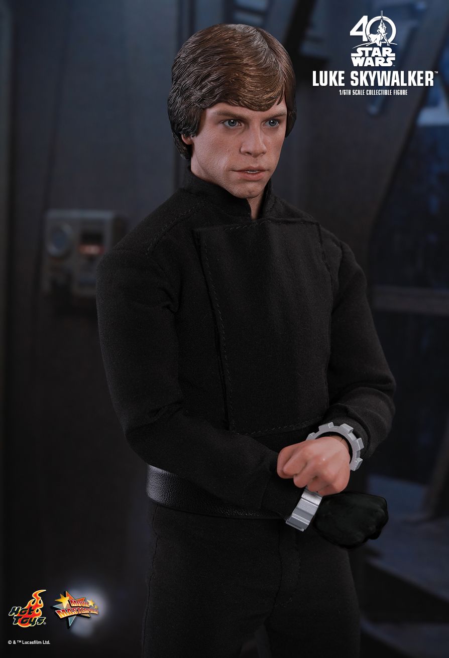 Luke Skywalker - Jedi Knight  Sixth Scale Figure by Hot Toys Movie Masterpiece Series 